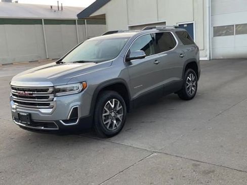 Used 2023 GMC Acadia SLE w/ Driver Convenience Package image 4