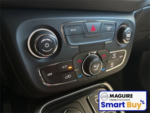 Used 2020 Jeep Compass Latitude w/ Cold Weather Group image 13