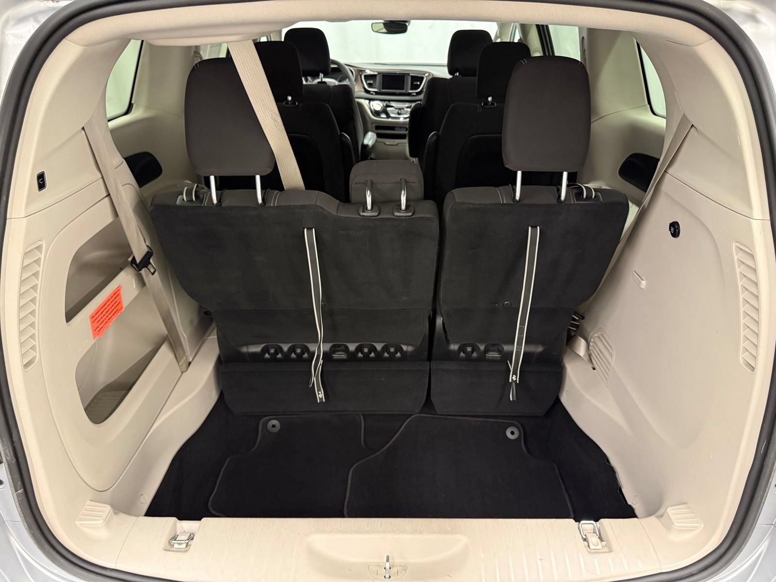 Used 2023 Chrysler Voyager LX FWD image 5