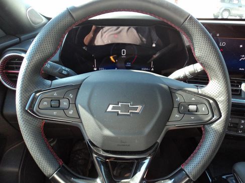 Used 2025 Chevrolet Trax RS w/ Sunroof Package image 11