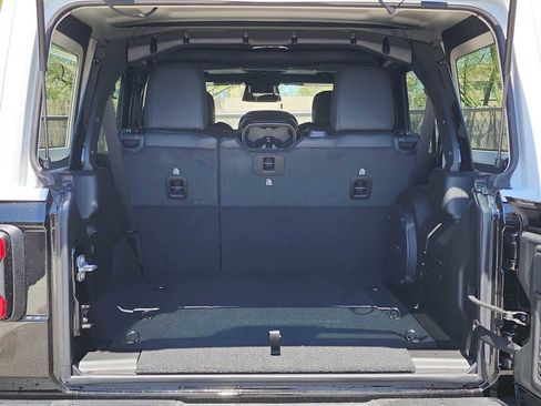 New 2026 Jeep Wrangler Unlimited Rubicon AWD/4WD image 23