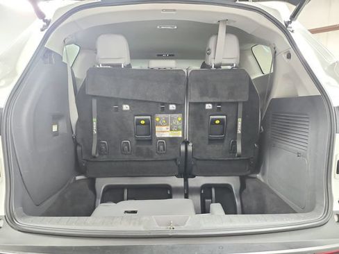 Used 2021 Toyota Sienna XLE FWD image 48