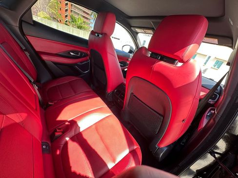 Used 2019 Jaguar E-PACE R-Dynamic SE image 17