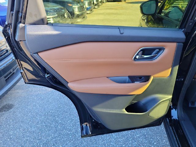 New 2026 Nissan Rogue Platinum w/ Platinum Premium Package AWD/4WD image 15