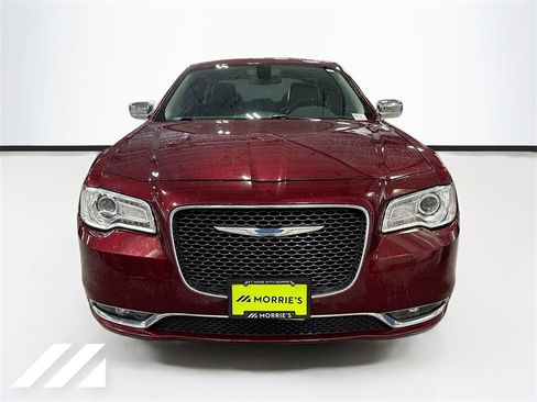 Used 2017 Chrysler 300 C image 2