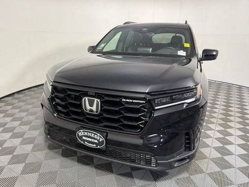 Used 2025 Honda Pilot Black Edition image 2