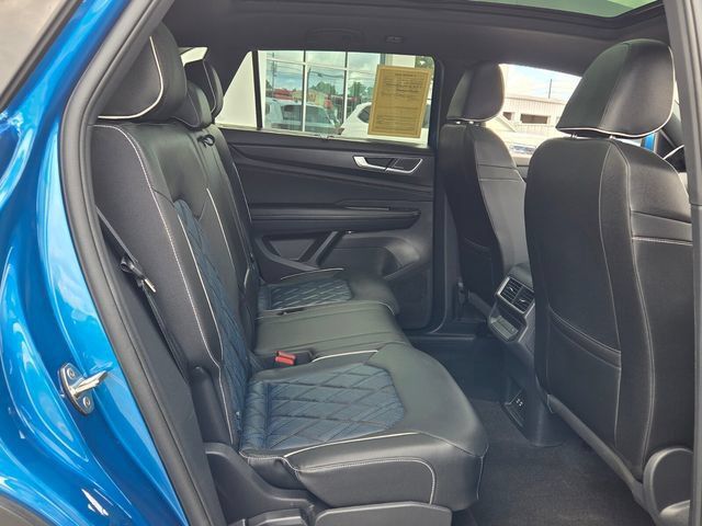 Certified 2025 Volkswagen Atlas Cross Sport SEL Premium R-Line AWD/4WD image 17