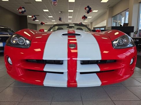Used 2004 Dodge Viper SRT-10 RWD image 2