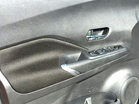 Used 2023 Nissan Kicks SV image 16