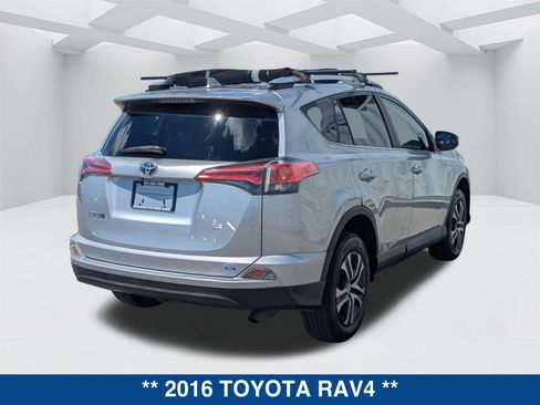Used 2016 Toyota RAV4 LE FWD image 5