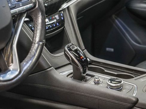 Used 2020 Cadillac XT6 Premium Luxury image 24