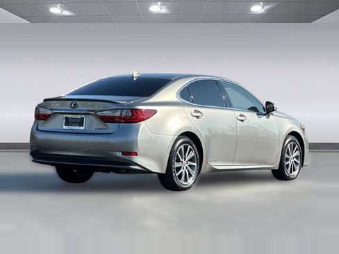 Used 2016 Lexus ES 300h image 8