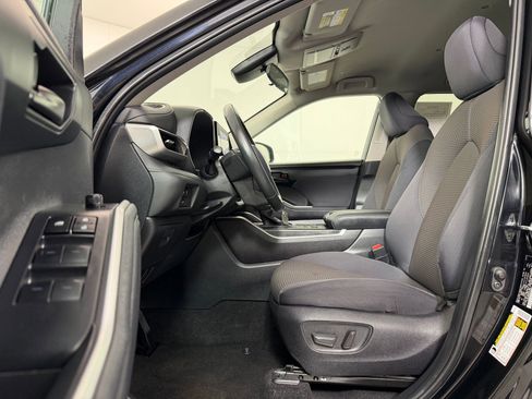 Certified 2024 Toyota Highlander LE image 4