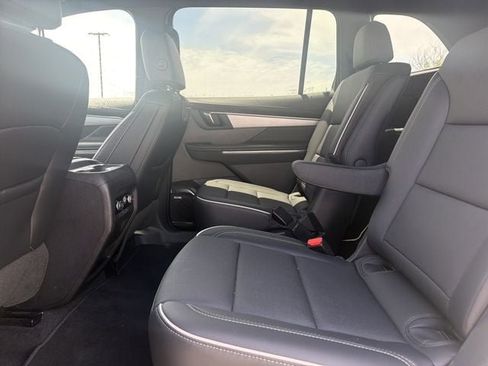Used 2025 Buick Enclave Preferred AWD/4WD image 12