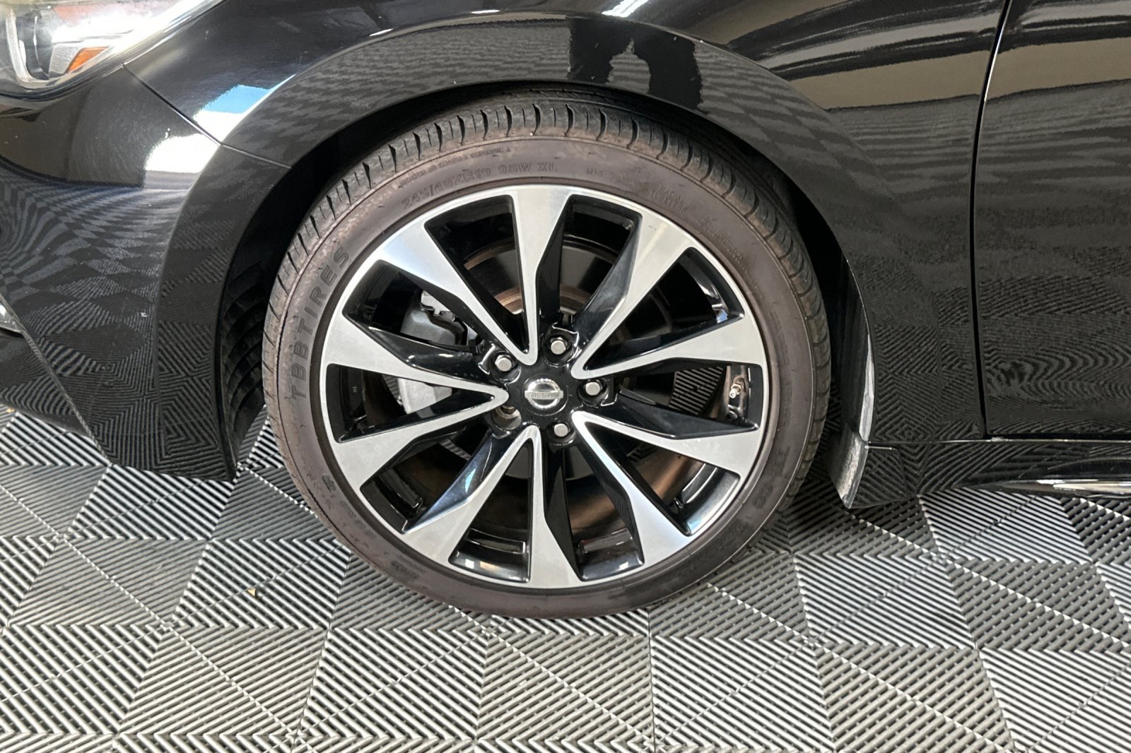 Used 2018 Nissan Maxima SR w/ Interior Lighting Package FWD image 44