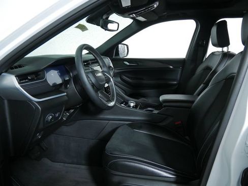 Used 2024 Jeep Grand Cherokee Altitude AWD/4WD image 20