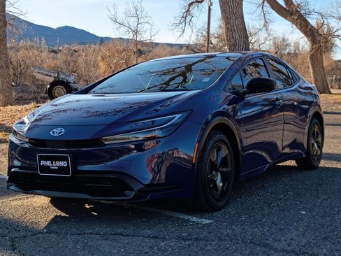 Used 2023 Toyota Prius LE image 2