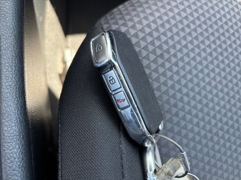 Used 2025 Kia Soul LX w/ LX Technology Package FWD image 18