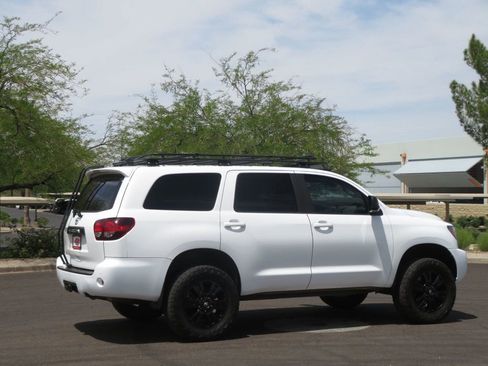 Used 2019 Toyota Sequoia TRD Sport AWD/4WD image 6