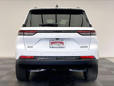 New 2025 Jeep Grand Cherokee Limited w/ Black Appearance Package image 3