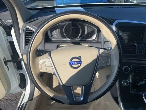 Used 2016 Volvo XC60 T5 Premier image 10