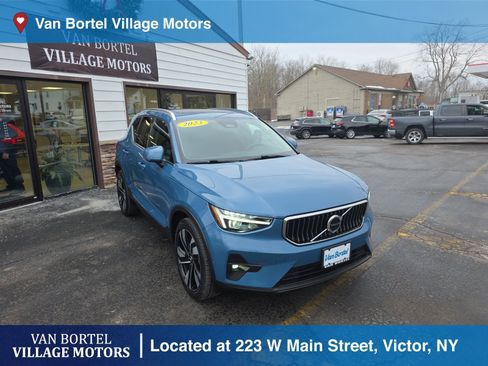 Used 2023 Volvo XC40 B5 Ultimate image 3