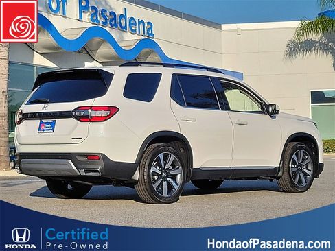 Certified 2023 Honda Pilot Touring image 2