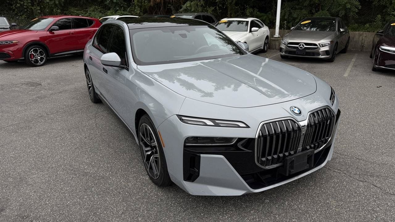 Used 2023 BMW i7 xDrive60 AWD/4WD image 21