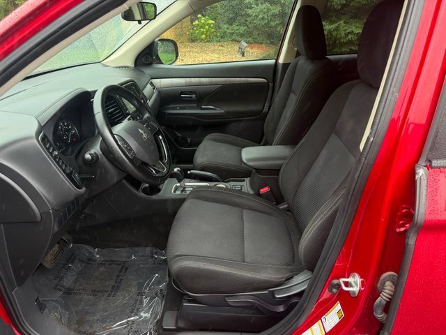 Used 2016 Mitsubishi Outlander SE AWD/4WD image 6
