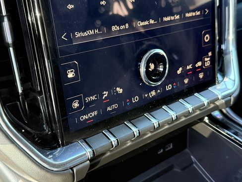 Used 2025 GMC Yukon Elevation image 11