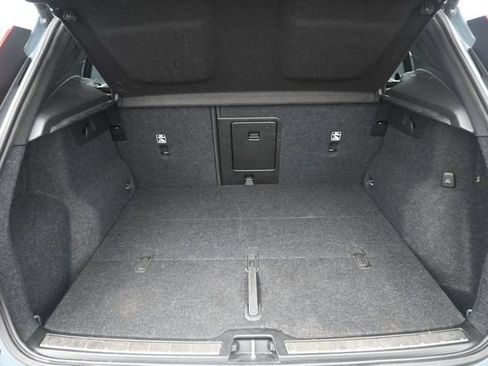 Used 2023 Volvo XC40 B4 Ultimate FWD image 32