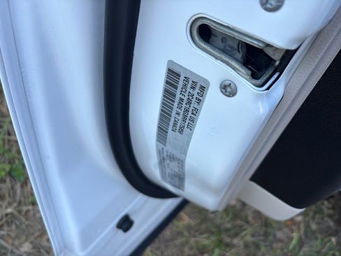 Used 2024 Chrysler Pacifica Touring-L image 31