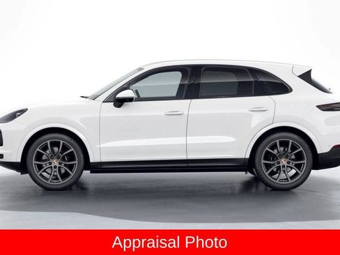 Certified 2022 Porsche Cayenne AWD/4WD image 2