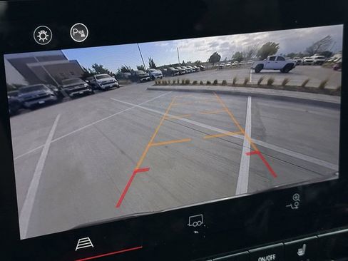 Certified 2024 GMC Canyon Elevation w/ Elevation Premium Package image 16