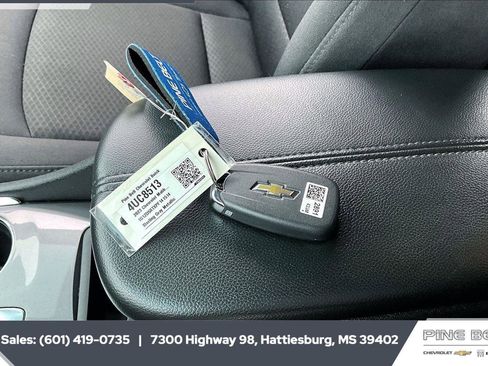Used 2023 Chevrolet Malibu LT w/ Driver Confidence Package FWD image 9
