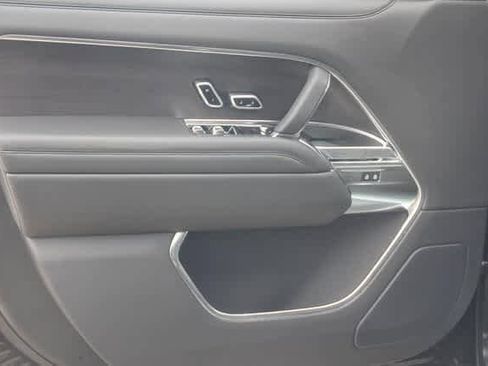 New 2025 Land Rover Range Rover SE image 17