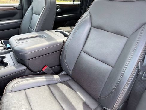 Used 2023 Chevrolet Suburban High Country w/ Advanced Technology Package AWD/4WD image 14