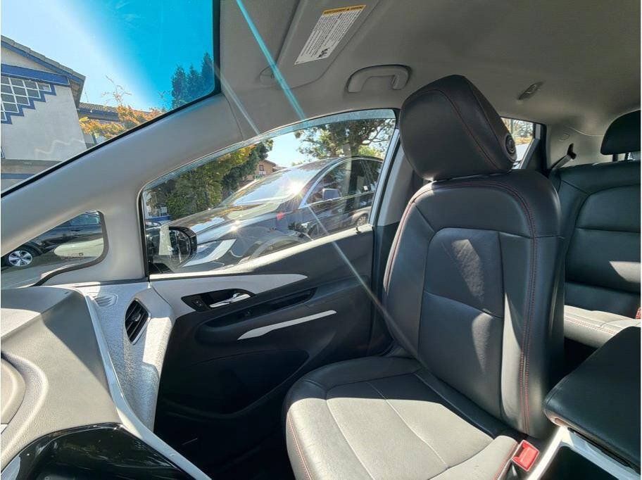 Used 2020 Chevrolet Bolt Premier w/ Infotainment Package FWD image 16