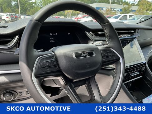 Used 2024 Jeep Grand Cherokee Altitude image 19