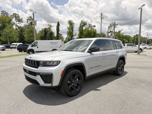 New 2026 Jeep Grand Cherokee L Limited AWD/4WD image 9
