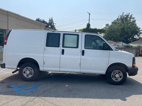 Used 2012 Chevrolet Express 3500 RWD image 4