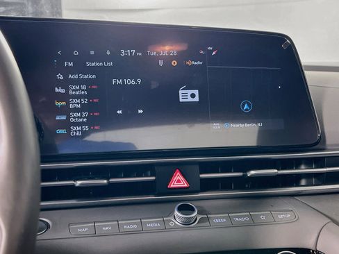 Used 2023 Hyundai Elantra SEL w/ Convenience Package FWD image 15