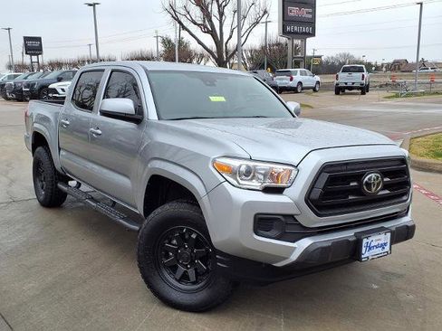Used 2022 Toyota Tacoma SR image 1