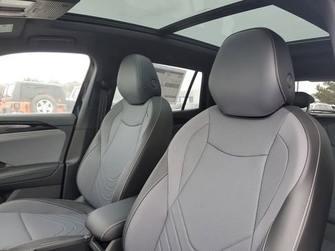 New 2026 Volkswagen Tiguan SE R-Line image 10