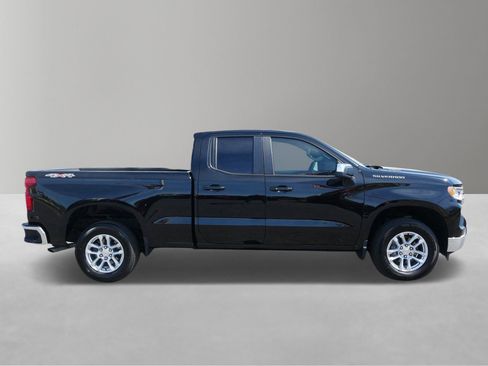 Used 2025 Chevrolet Silverado 1500 LT image 3