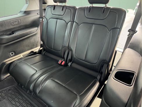 Used 2021 Jeep Grand Cherokee L Limited AWD/4WD image 11