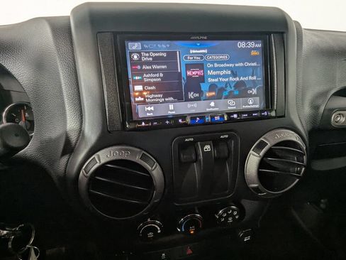 Used 2018 Jeep Wrangler Sport AWD/4WD image 16