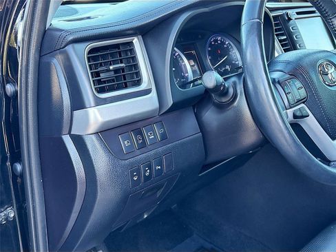 Used 2019 Toyota Highlander Limited Platinum FWD image 10