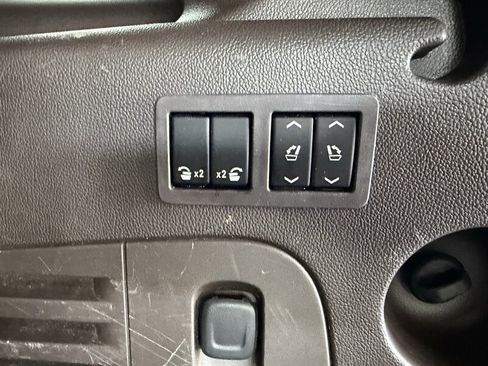 Used 2016 GMC Yukon XL Denali w/ Open Road Package AWD/4WD image 37