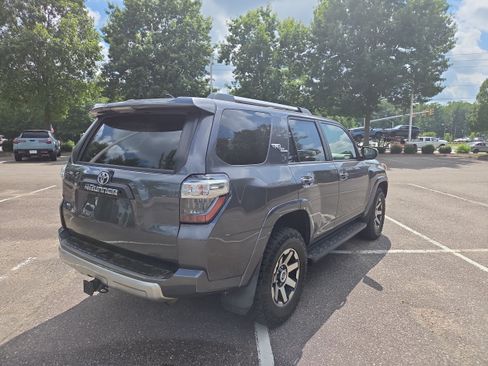 Used 2018 Toyota 4Runner TRD Off-Road AWD/4WD image 3